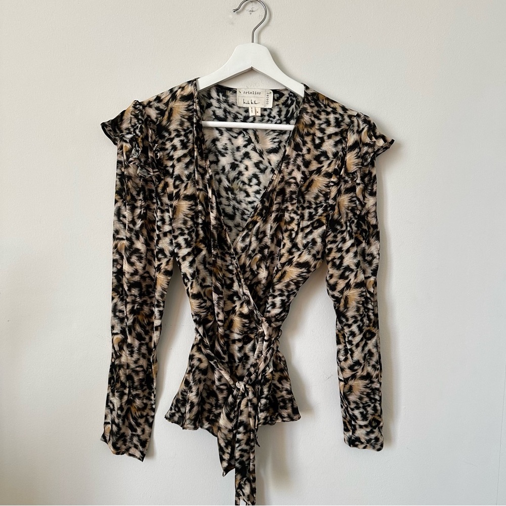 Nicole Miller Artelier Silk Wrap Blouse Animal Print Ruffle Size Medium